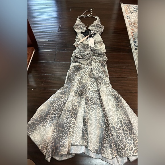 Oh Polly Halterneck Cut Out Maxi Dress in leopard sheer Print Size 2 US NWT - Picture 5 of 6